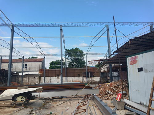 彩钢瓦屋顶翻新与钢结构厂房造价及隔热工程解析